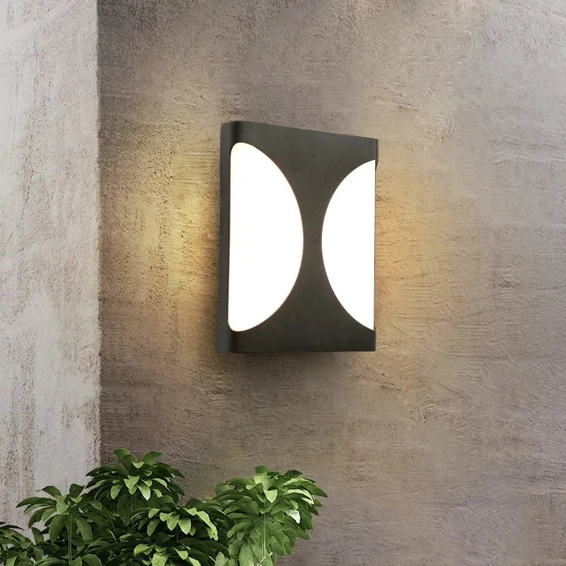 GlowGuard | Robuste und stilvolle LED-Außenleuchte - Brezella