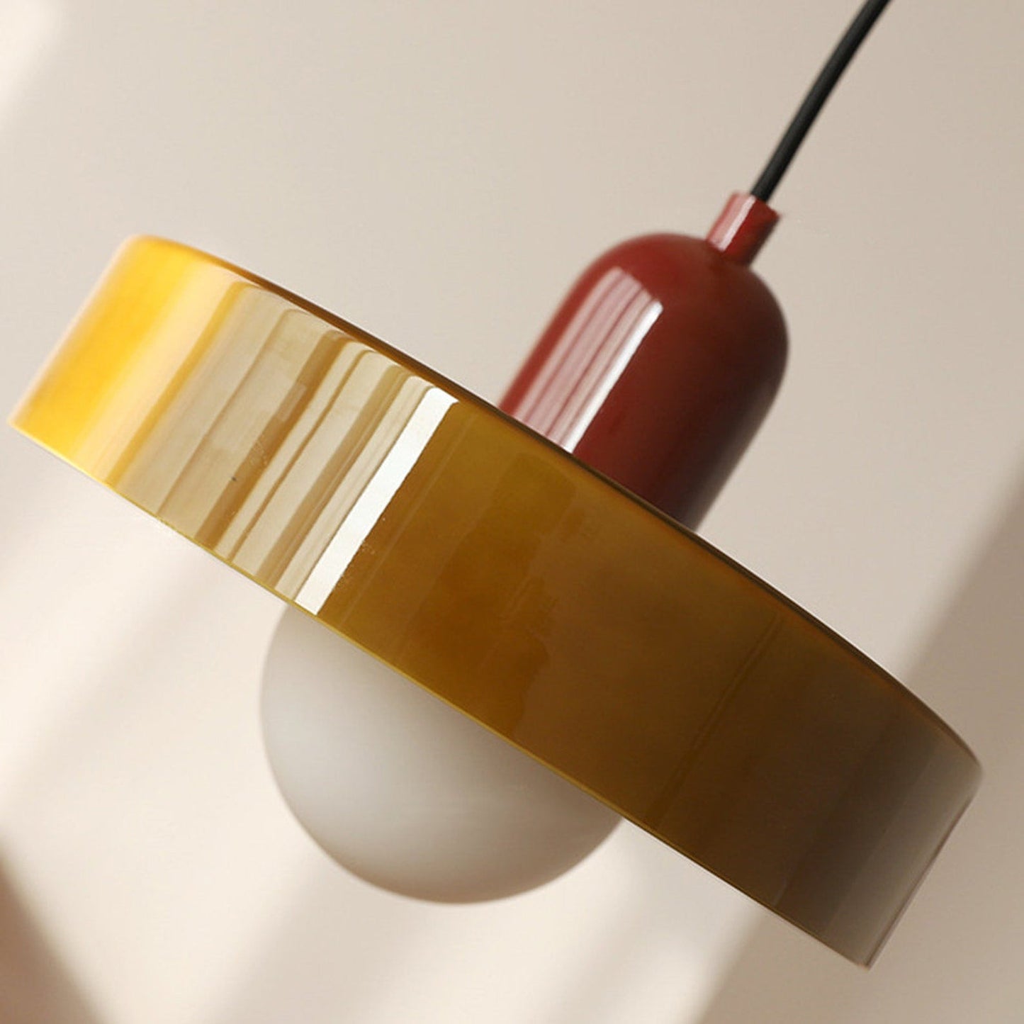 LumenKreis | Zeitlose Glas Pendelleuchte für klare Akzente - Brezella