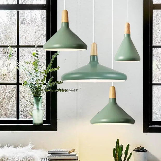 ChicLicht | Elegante Konische Hängelampe aus Metall - Brezella