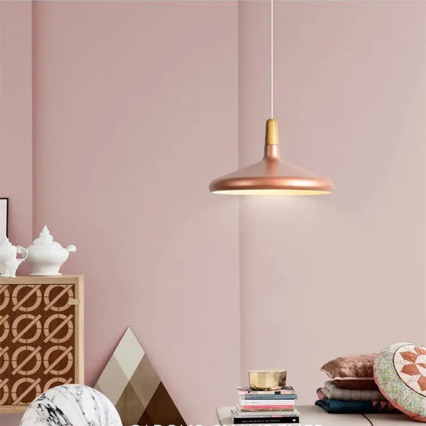 ChicLicht | Elegante Konische Hängelampe aus Metall - Brezella