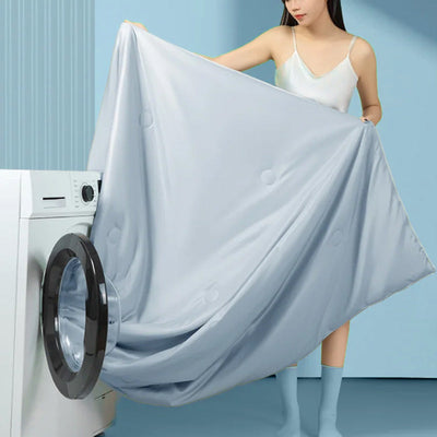 KühlTraum | Ice-Silk Bettdecke für erfrischenden Schlaf - Brezella