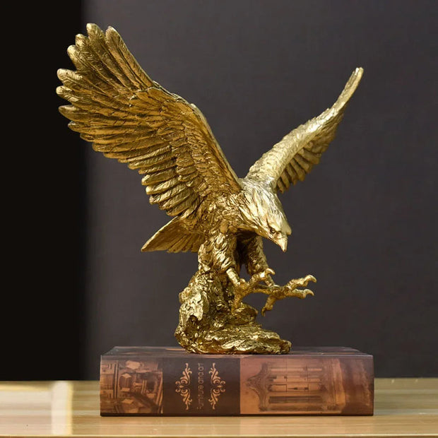 RoyalWings | Elegante Skulptur eines goldenen Adlers als Blickfang - Brezella