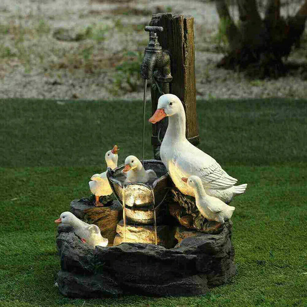 EntenOase | Dekorative Gartenbrunnen mit Entenfamilie - Brezella