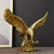 RoyalWings | Elegante Skulptur eines goldenen Adlers als Blickfang - Brezella