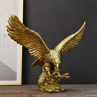 RoyalWings | Elegante Skulptur eines goldenen Adlers als Blickfang - Brezella