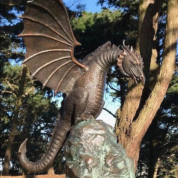 DracoSpray | Eleganter Drachenbrunnen mit magischem Wasserfall - Brezella