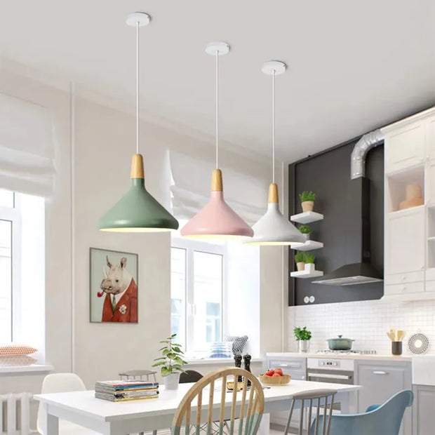 ChicLicht | Elegante Konische Hängelampe aus Metall - Brezella