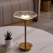 GlowEssence | Minimalistische LED-Tischlampe für Zuhause - Brezella