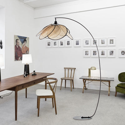 RattanAura | Stilvolle Stehlampe aus Rattan für eine natürliche Eleganz - Brezella