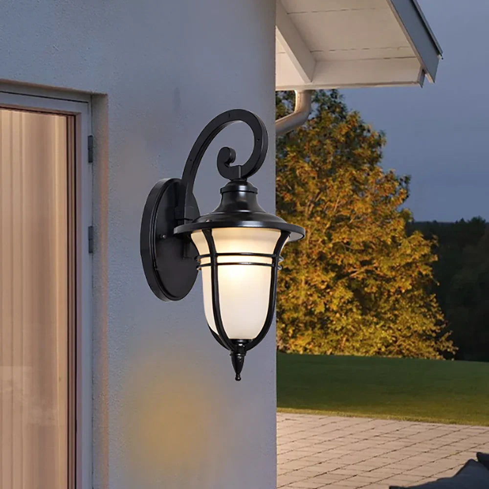 EternaLicht | Zeitlose Retro-Wandleuchte für Garten und Terrasse - Brezella