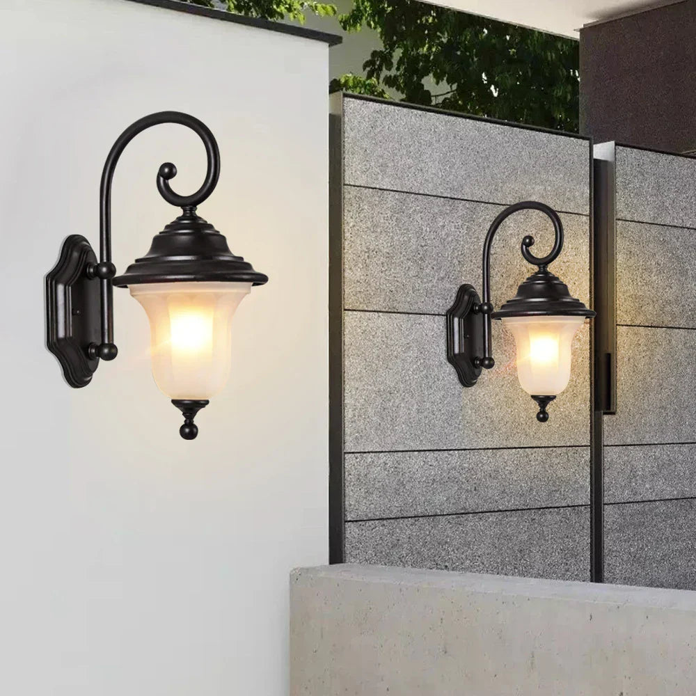 EternaLicht | Zeitlose Retro-Wandleuchte für Garten und Terrasse - Brezella