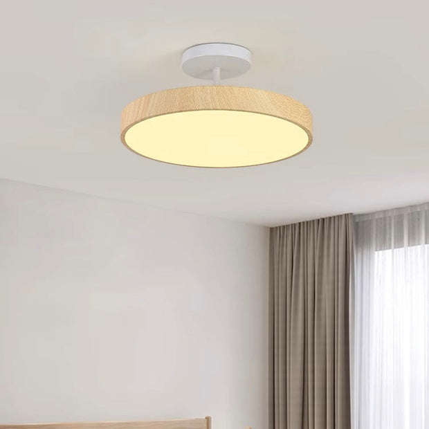 Elegante LED-Deckenleuchte mit Halbeinbau