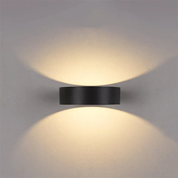 GlowFlex | Anpassungsfähige Wandlampe für den Außenbereich - Brezella