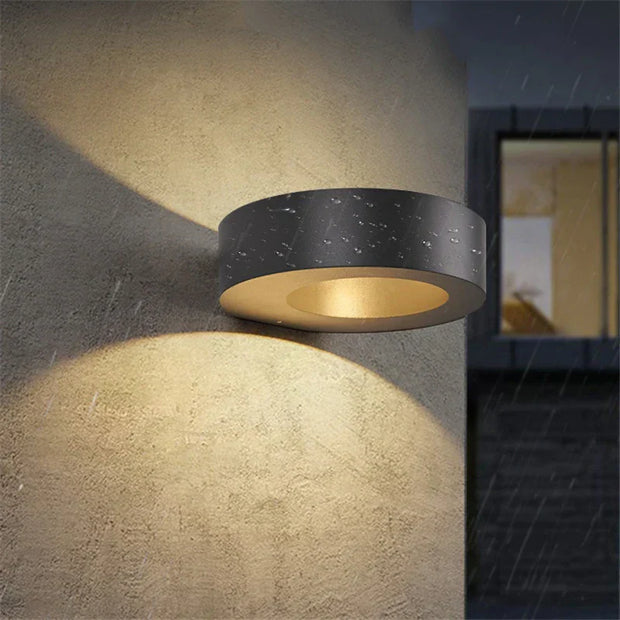 GlowFlex | Anpassungsfähige Wandlampe für den Außenbereich - Brezella