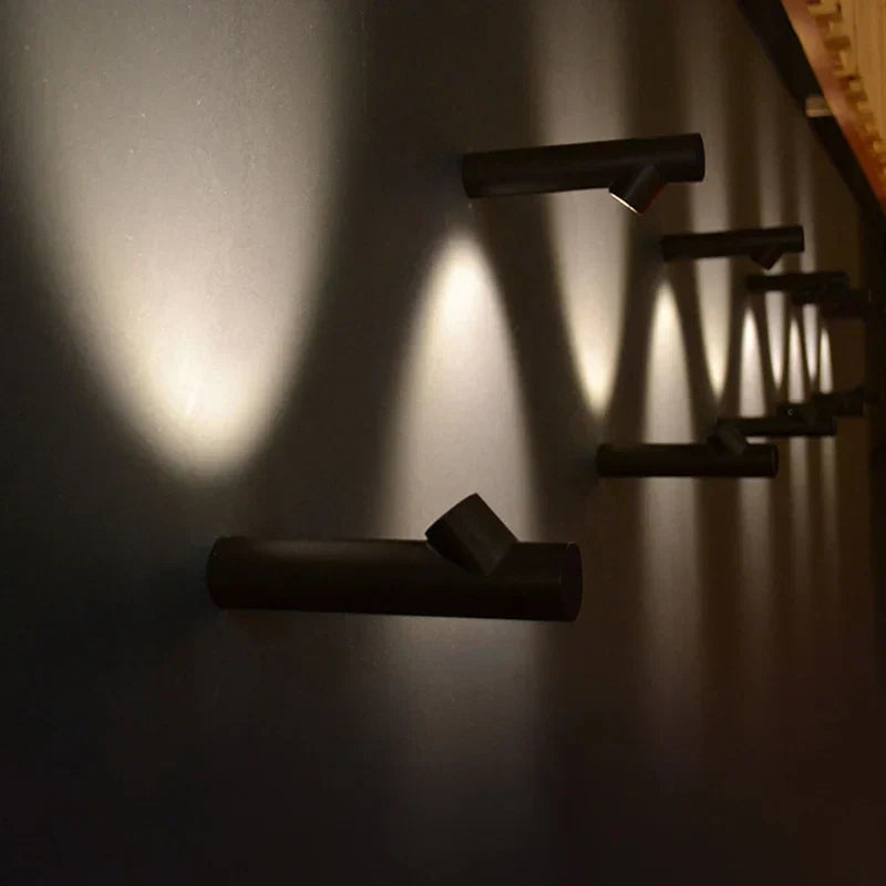 MetalGlow | Zeitlose Wandlampe aus hochwertigem Aluminium - Brezella