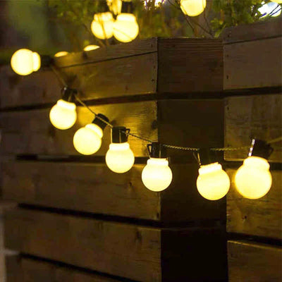 GlowParty | Warme LED-Lichterkette für festliche Abende - Brezella