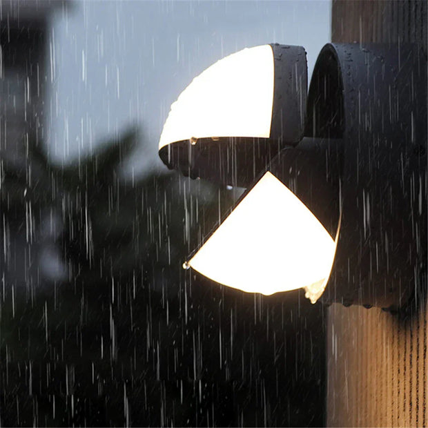 StormLume | Schutz gegen Regen mit langlebiger LED-Wandlampe - Brezella