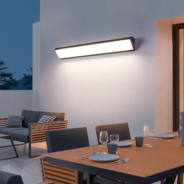 LumiHof | Elegante Außenlampe im Courtyard-Stil - Brezella