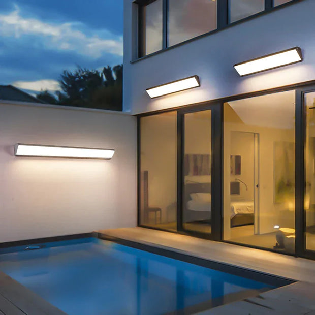 LumiHof | Elegante Außenlampe im Courtyard-Stil - Brezella