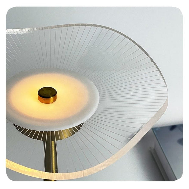 ZenGlow | Schlichte Designer-Tischlampe mit effizienter Beleuchtung - Brezella