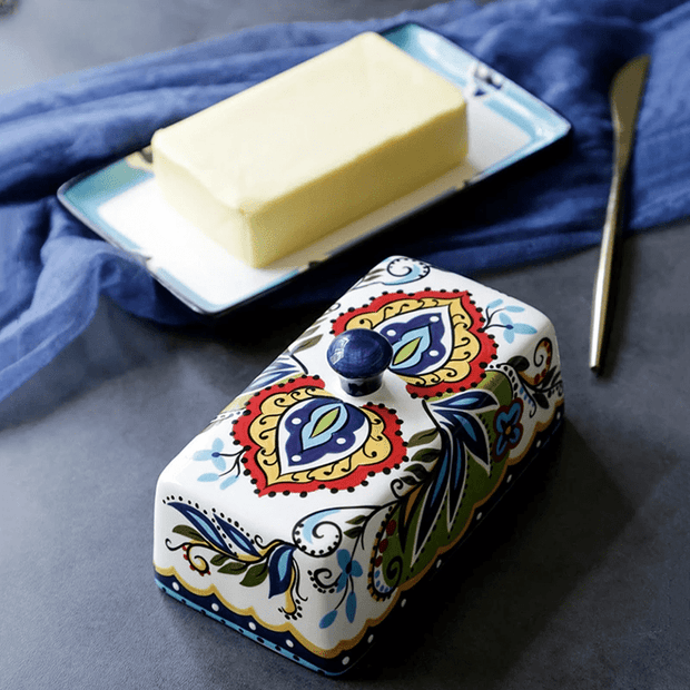 RusticBloom | Künstlerische Butterplatte mit handgemaltem Blumenmuster - Brezella