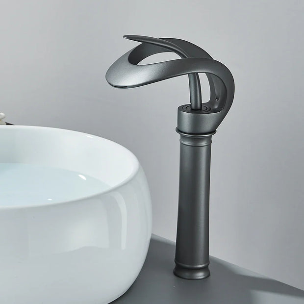 OpulentFlow | Premium-Wasserhahn mit eleganter Oberfläche - Brezella