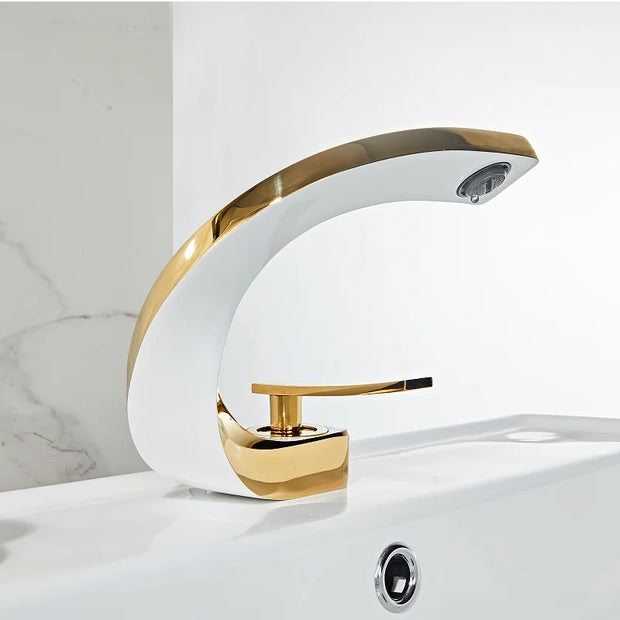 GlideFlow | Minimalistischer Warm-Kaltwasserhahn - Brezella