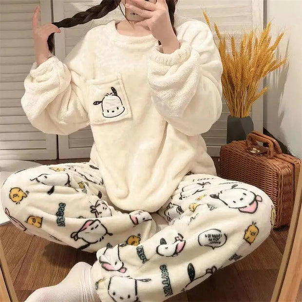 CharmePlüsch | Damen-Loungewear mit Sanrio-Motiven - Brezella