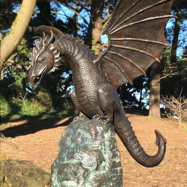 DracoSpray | Eleganter Drachenbrunnen mit magischem Wasserfall - Brezella