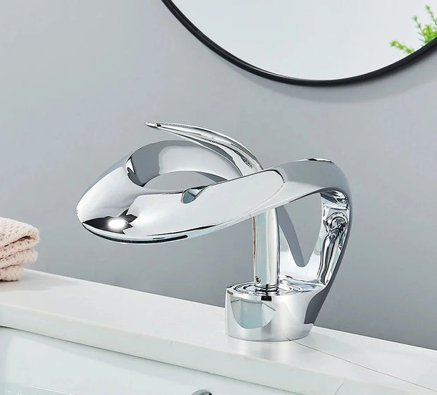 OpulentFlow | Premium-Wasserhahn mit eleganter Oberfläche - Brezella