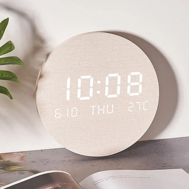 VivoWake | Schlichte Holz-LED-Uhr für eine grüne Arbeitsumgebung - Brezella