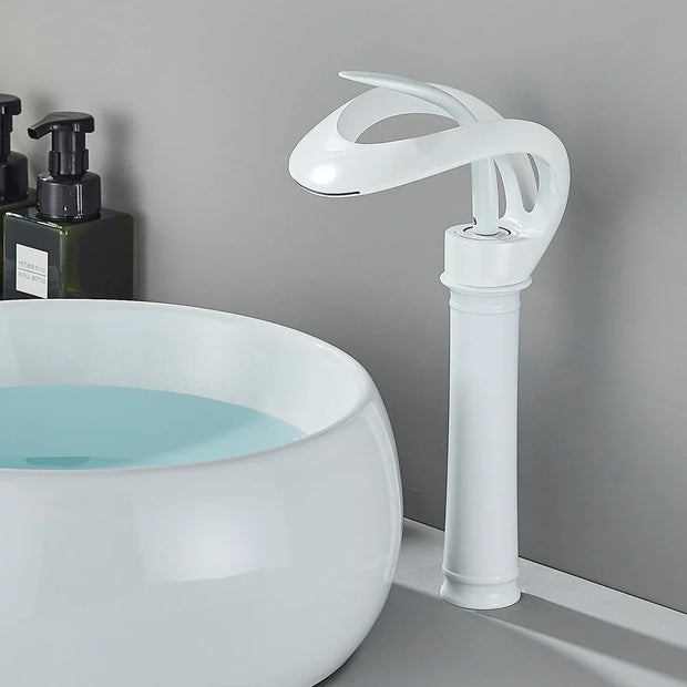 OpulentFlow | Premium-Wasserhahn mit eleganter Oberfläche - Brezella