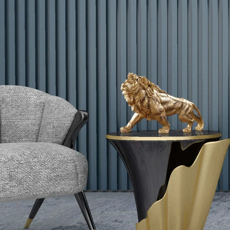 GoldLöwe | Elegante Löwenstatue für luxuriöse Dekoration - Brezella