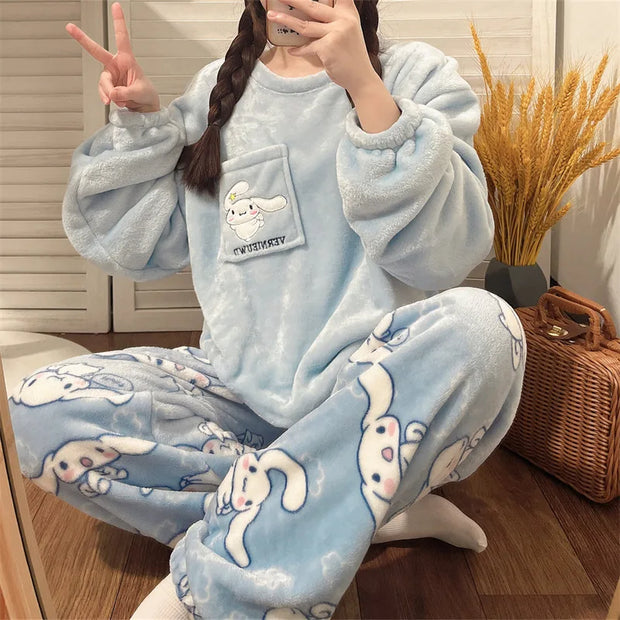 CharmePlüsch | Damen-Loungewear mit Sanrio-Motiven - Brezella