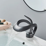 OpulentFlow | Premium-Wasserhahn mit eleganter Oberfläche - Brezella