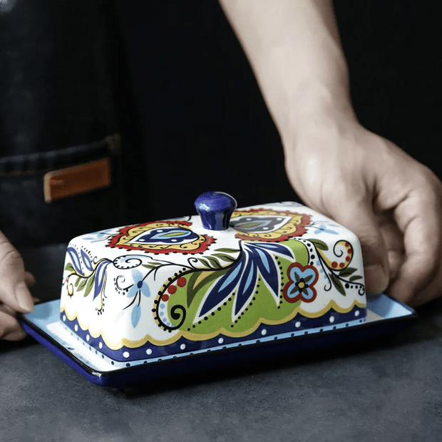 RusticBloom | Künstlerische Butterplatte mit handgemaltem Blumenmuster - Brezella