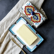 RusticBloom | Künstlerische Butterplatte mit handgemaltem Blumenmuster - Brezella
