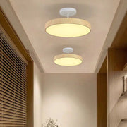 Elegante LED-Deckenleuchte mit Halbeinbau