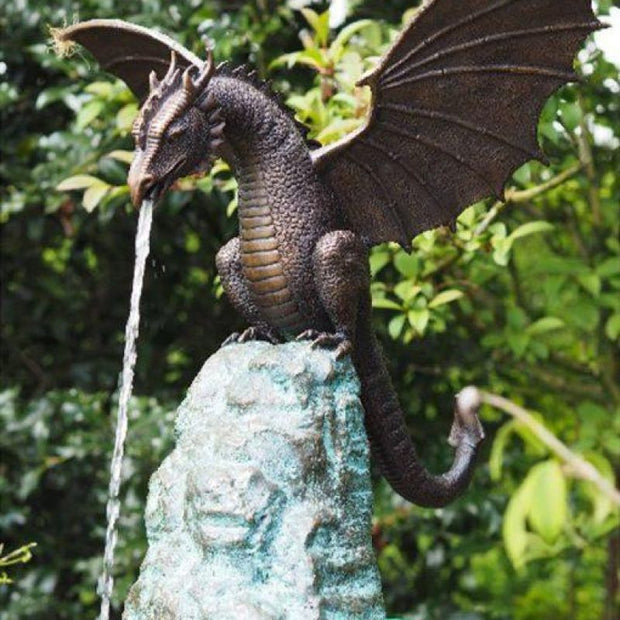DracoSpray | Eleganter Drachenbrunnen mit magischem Wasserfall - Brezella