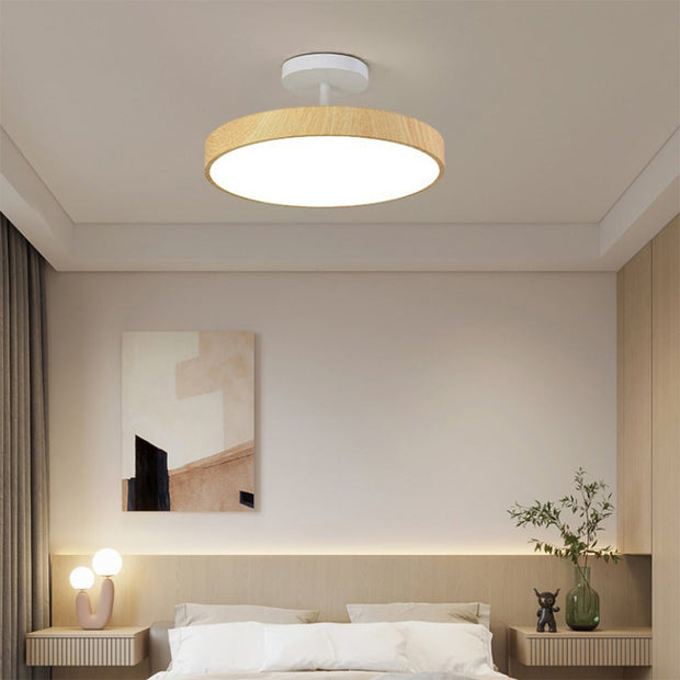 Elegante LED-Deckenleuchte mit Halbeinbau