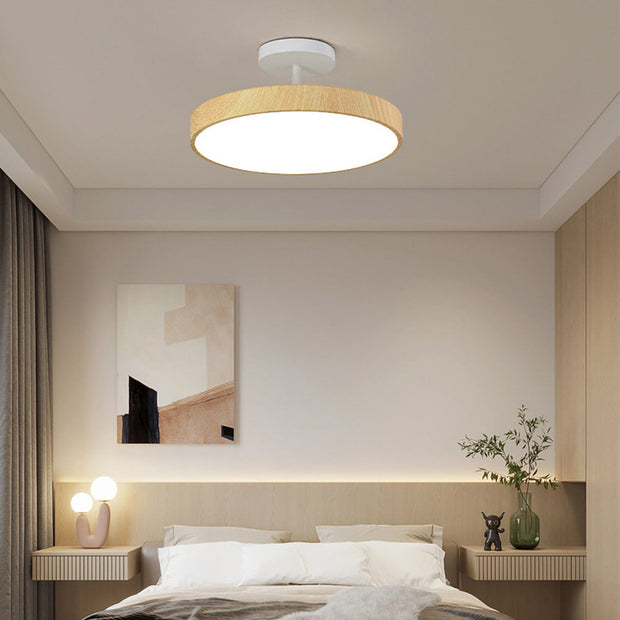 Elegante LED-Deckenleuchte mit Halbeinbau