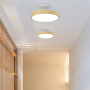 Elegante LED-Deckenleuchte mit Halbeinbau