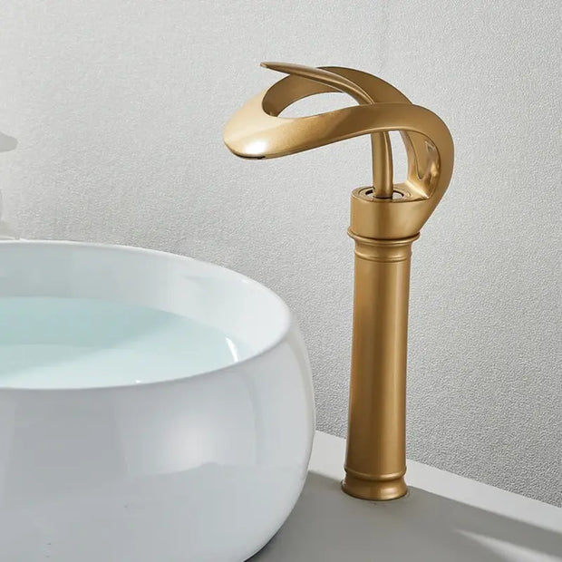 OpulentFlow | Premium-Wasserhahn mit eleganter Oberfläche - Brezella