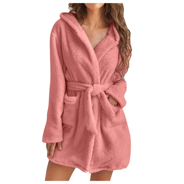 LuxeHülle | Sexy Kapuzen-Badjas für Damen im flauschigen Design - Brezella