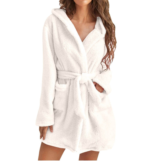 LuxeHülle | Sexy Kapuzen-Badjas für Damen im flauschigen Design - Brezella