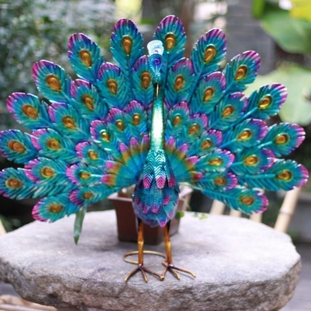 GlowPlume | Elegante Pfauenstatue mit massivem Fuß - Brezella