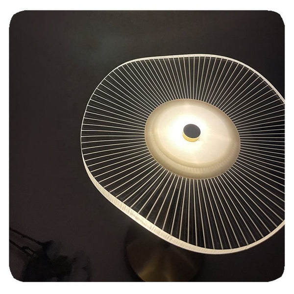 GlowEssence | Minimalistische LED-Tischlampe für Zuhause - Brezella