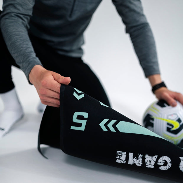 MiniKick | Kompakte Fußballmatte für das Heimtraining - Brezella