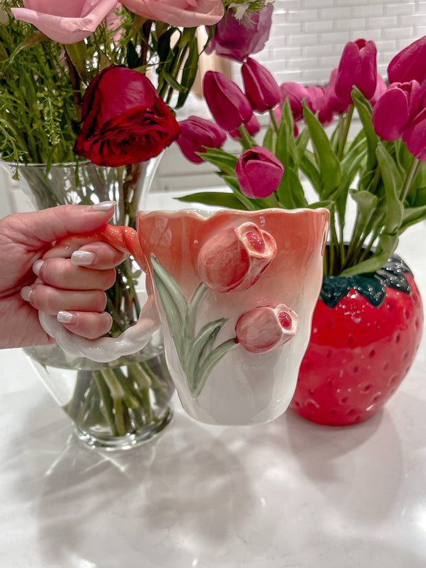 BlütenMok | Elegante Tasse mit Handgemaltem Tulpenmotiv - Brezella