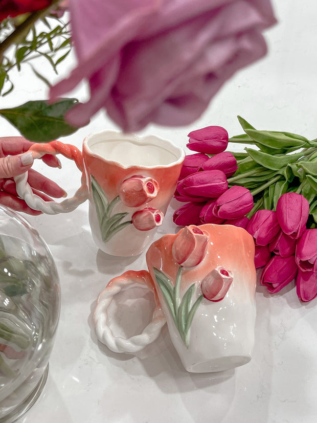 BlütenMok | Elegante Tasse mit Handgemaltem Tulpenmotiv - Brezella
